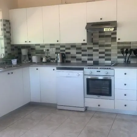Joelena Bungalow 1 Double Bedroom 1 Double Bedroom With En Shower 1 Twin Bedroom * Latchi