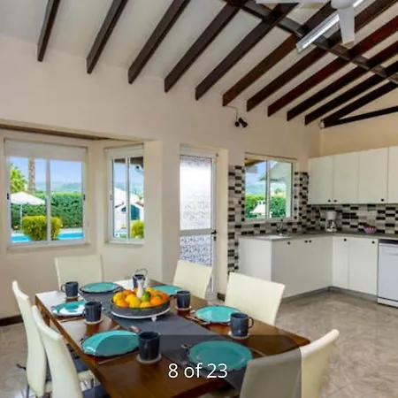 Joelena Bungalow 1 Double Bedroom 1 Double Bedroom With En Shower 1 Twin Bedroom 别墅 拉基