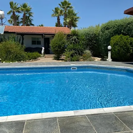 Villa Joelena Bungalow 1 Double Bedroom 1 Double Bedroom With En Shower 1 Twin Bedroom