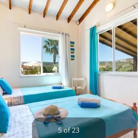 Joelena Bungalow 1 Double Bedroom 1 Double Bedroom With En Shower 1 Twin Bedroom *